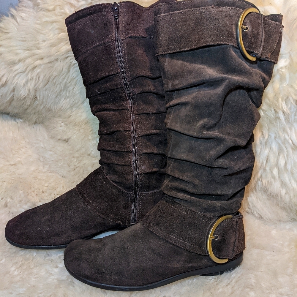 White Mountain Suede Boots